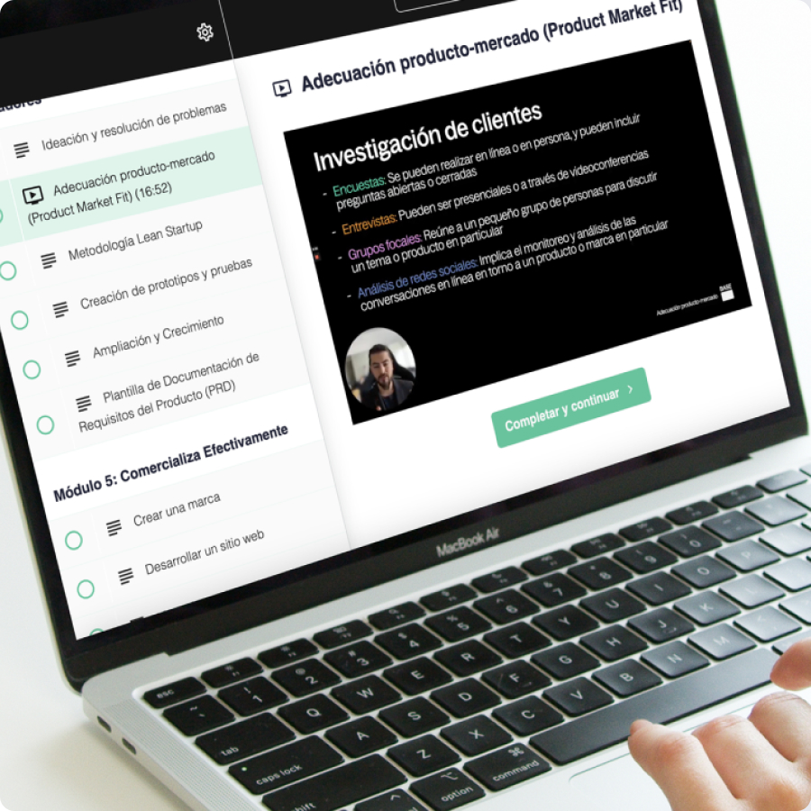 Módulo del curso BASE en una laptop